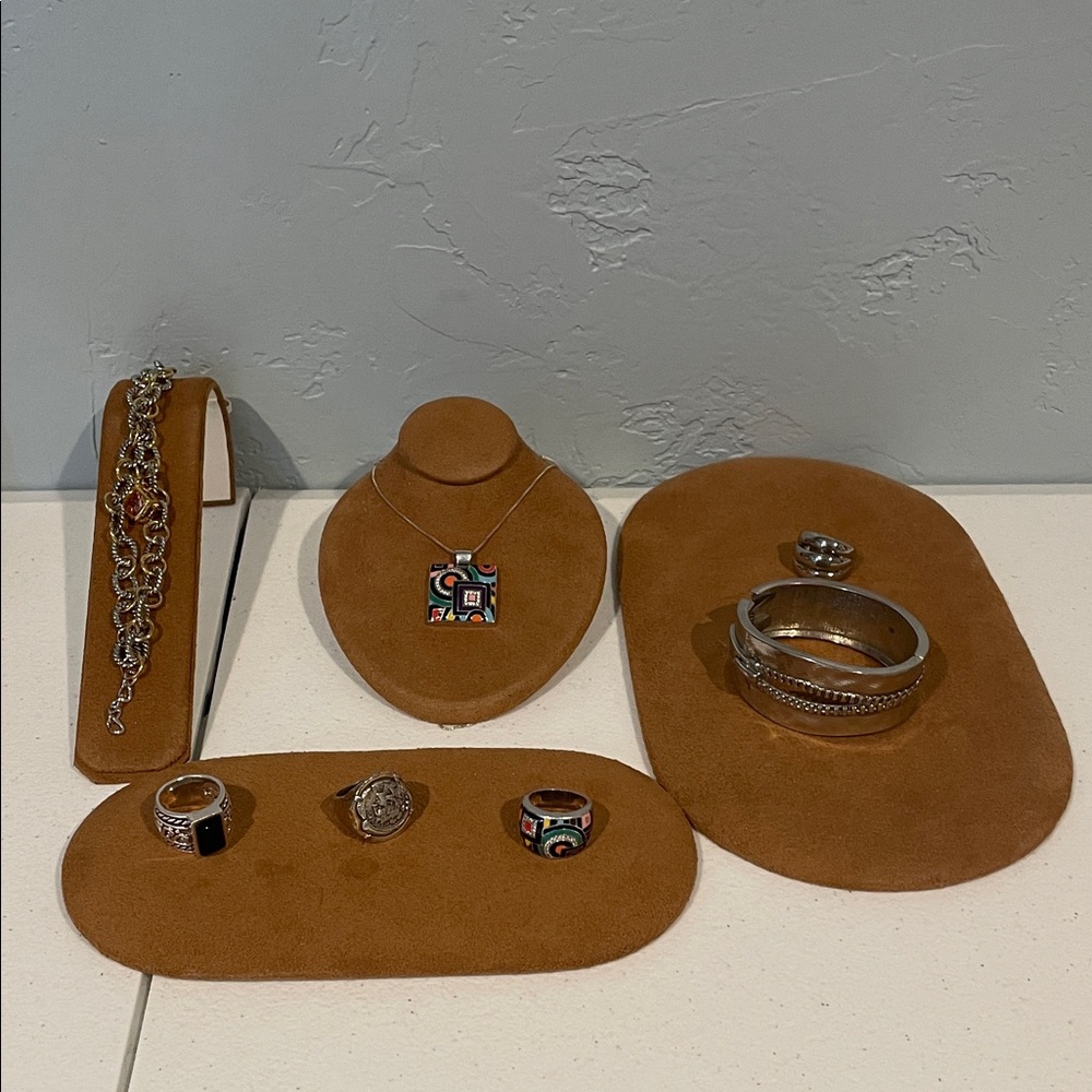 Necklace/Bracelet or Watch/2 Flat Displays Suede